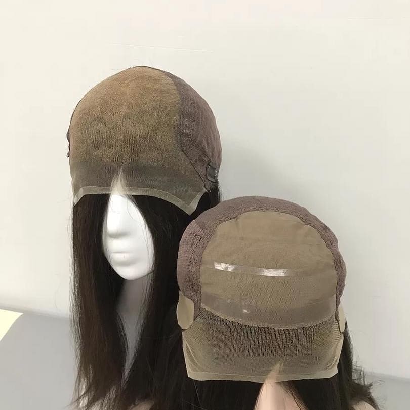 La parrucca free hair è un sistema capillare ottimo perché ha bei capelli e non necessita di colle o tapes