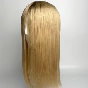Topclosure modello Italia colore biondo con radici più scure e lunghezza chiara
