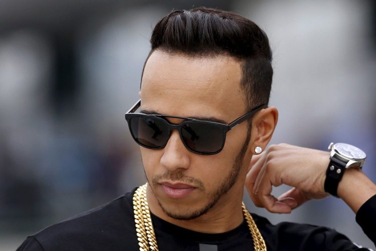Molti vip usano protesi per capelli