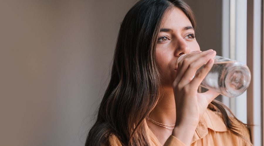 La Disidratazione può Causare la Caduta dei Capelli? Se si, Come Evitare ciò?